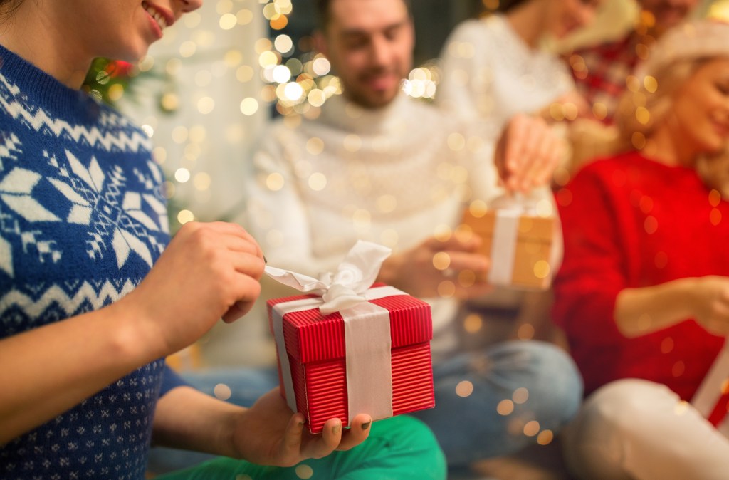 The TSA recommends that travelers do not wrap gifts before boarding a flight.